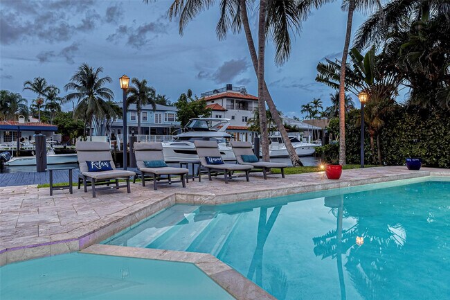 Building Photo - 616 Riviera Isle Dr