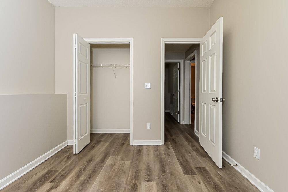 Building Photo - 915 Castlerock Way