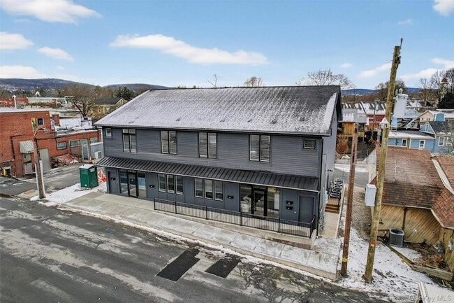 Building Photo - 19 Welling Pl