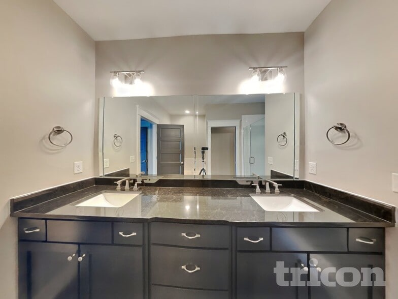 Building Photo - 6813 Charlotte Pike