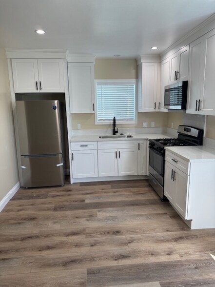 Building Photo - 10107 Laurel Canyon Blvd