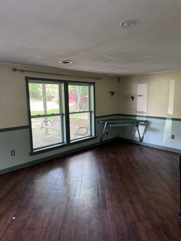 Building Photo - 604 Crowley Rd