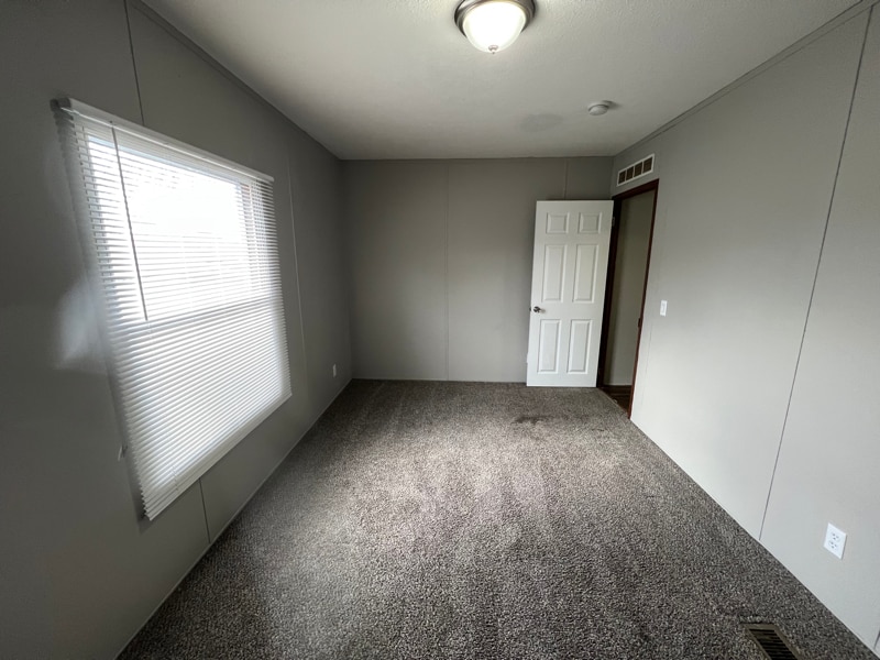 Building Photo - 54 Locust St