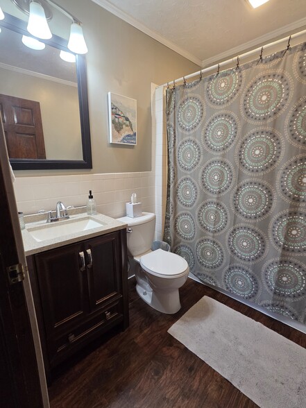 Shared 1st floor bath - 316 S 82nd St