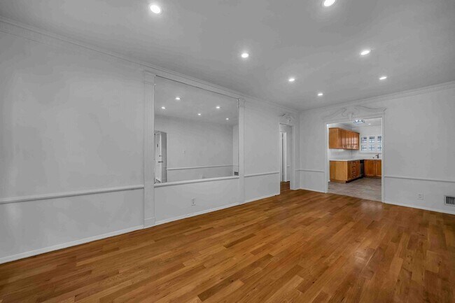 Building Photo - Large unit walking distance to the triangle!