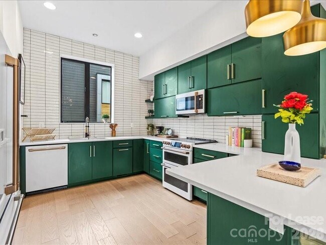 Building Photo - 815 E 36th St