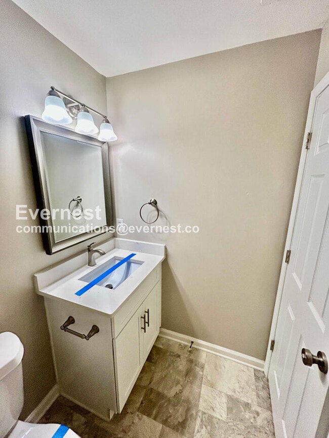 Building Photo - 2250 Winthrope Way Dr