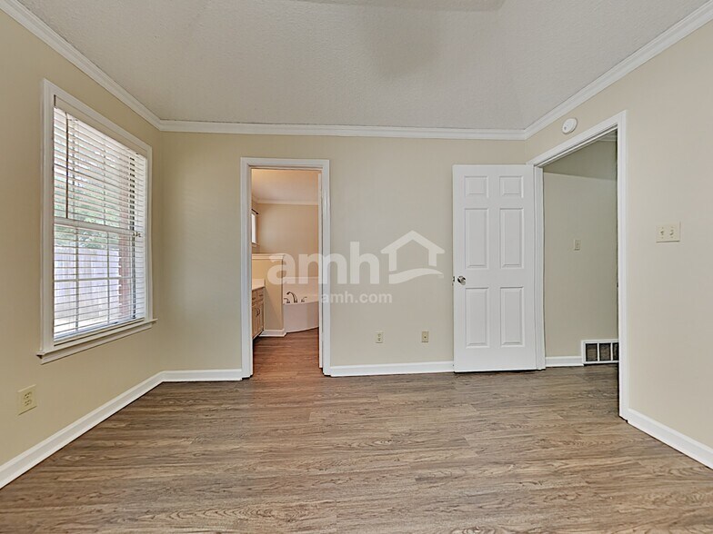 Building Photo - 2240 Angel Crest Cir