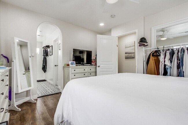 Building Photo - Spacious 3 Bed / 3 Bath Townhome with 2-Car Garage in Gated San Marcos Community