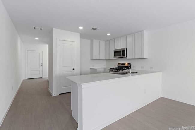 Building Photo - 285 Tahoe Ave