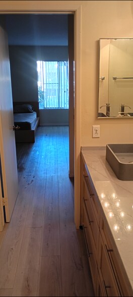 Building Photo - 1855 Diamond St