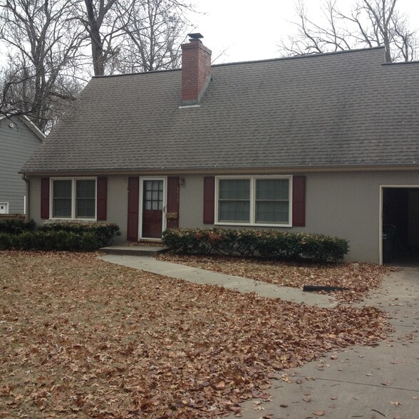 1680 sq ft (main + upper level) Cape Cod House - 4515 West 72nd Terrace