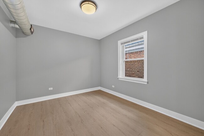 Building Photo - 3953 N Oleander Ave