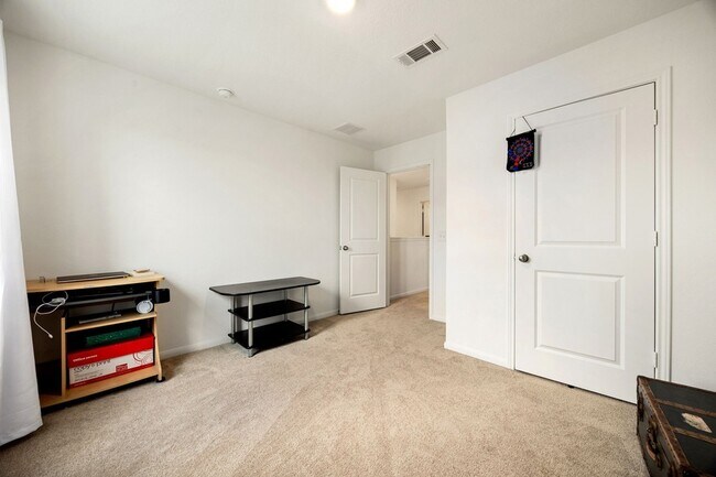 Building Photo - 25927 Chicory Dr