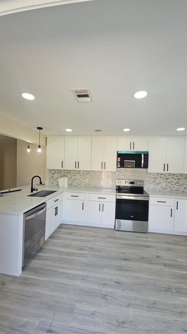 Building Photo - 2228 Eriksson St