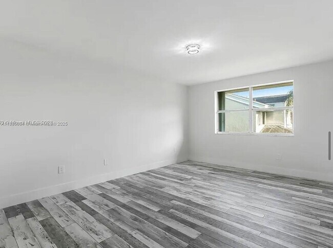 Building Photo - 2504 SE 20th Pl