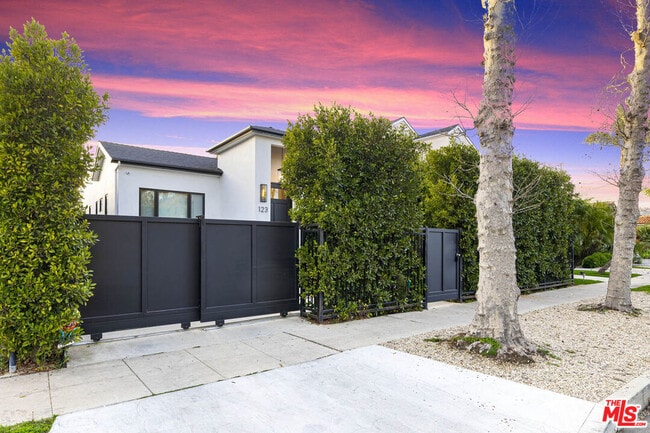 Building Photo - 123 S Kilkea Dr