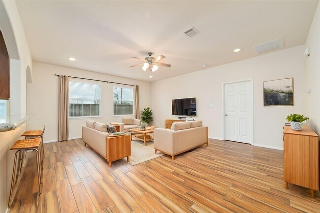 Building Photo - 8919 Inglebrook Ln