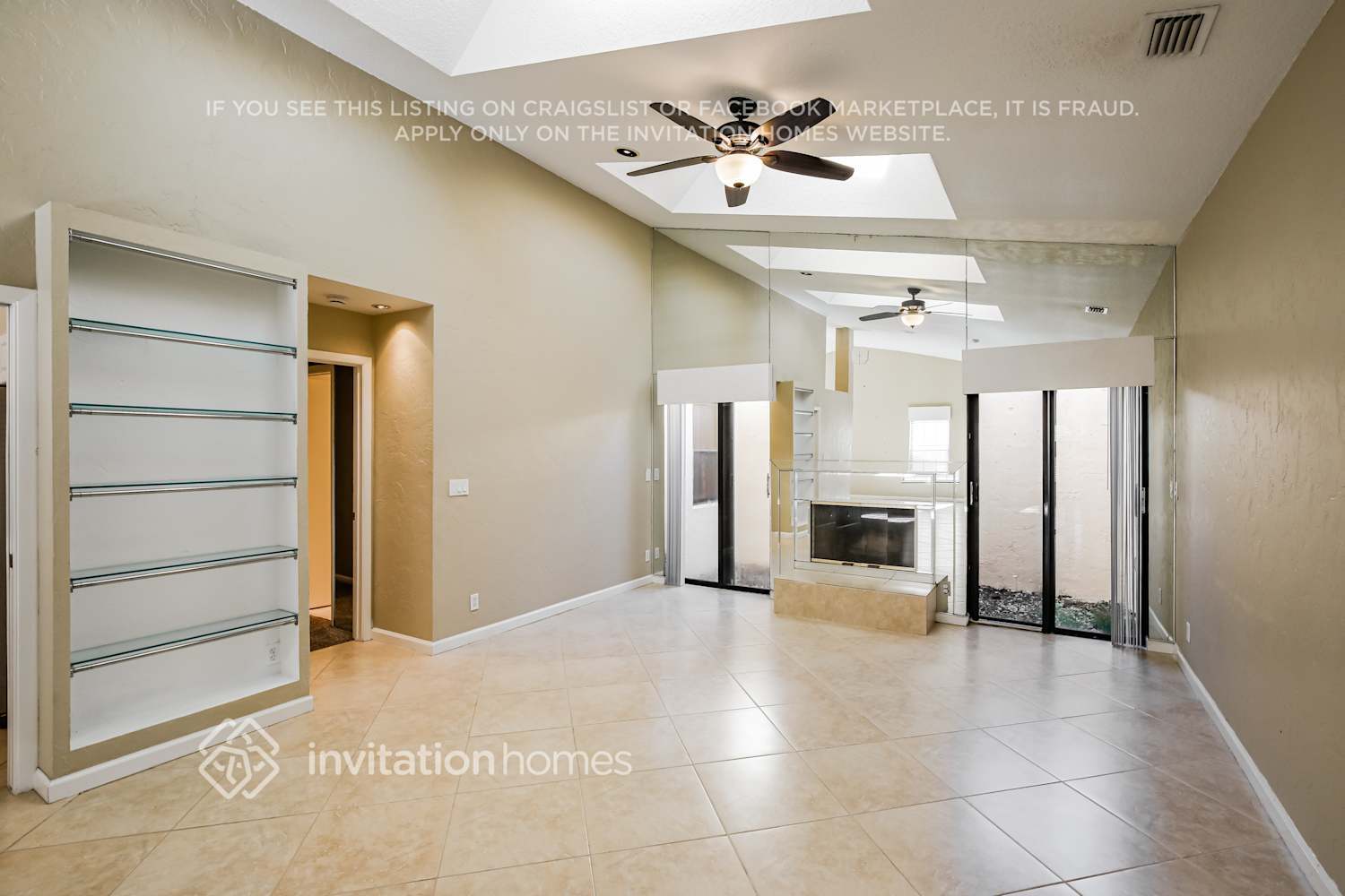 Building Photo - 7045 Golf Pointe Cir