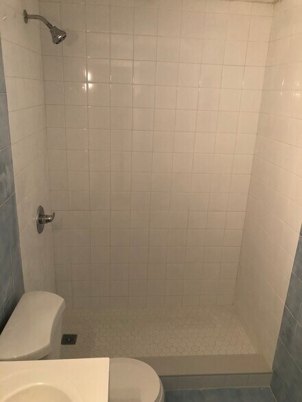 Building Photo - 6455 SW 33rd St