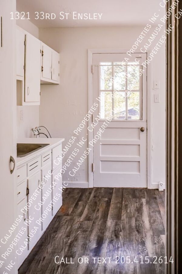 Building Photo - 1321 33rd St Ensley