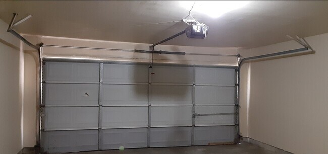 Building Photo - 8527 Ashlawn Dr