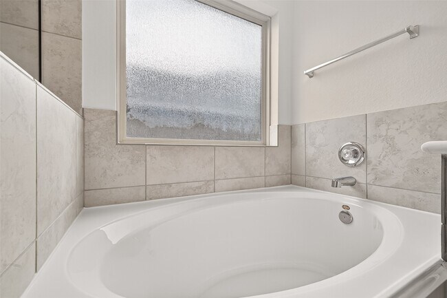 Building Photo - 2754 Little Caney Way