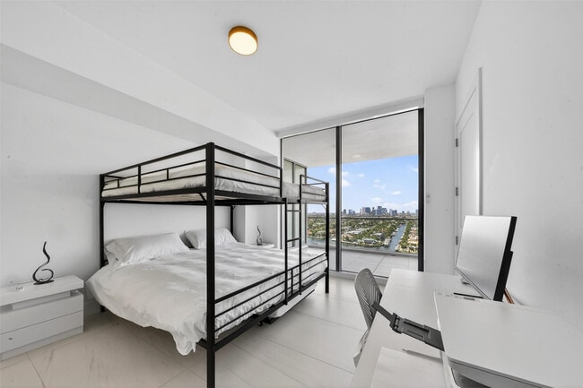 Building Photo - 153 N Seabreeze Blvd