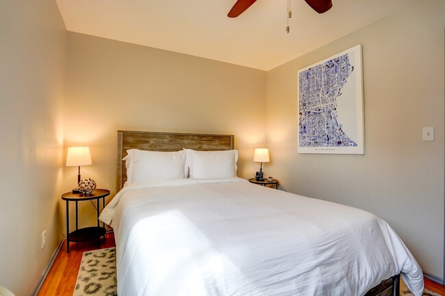 Building Photo - 9407 W Adler St