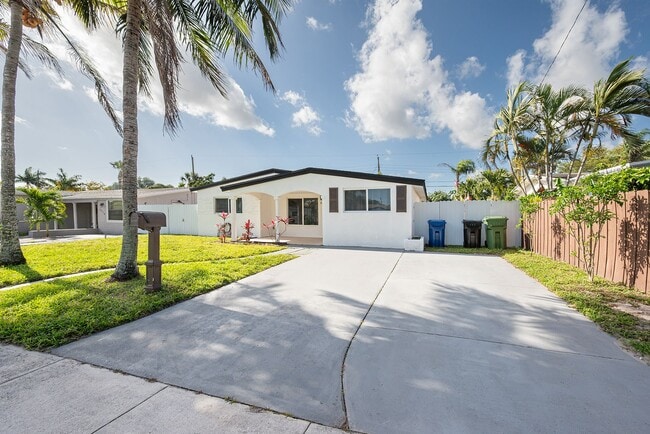 Building Photo - 3524 SW 14th St