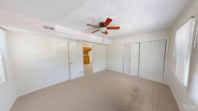 Building Photo - 102 W Windjammer Rd