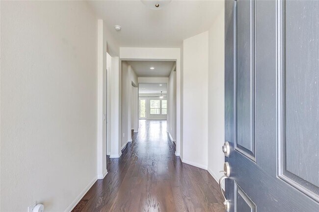 Building Photo - 923 Kingston Pl