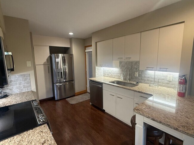 Building Photo - WINTER RENTAL - Cozy Condo in Gilford