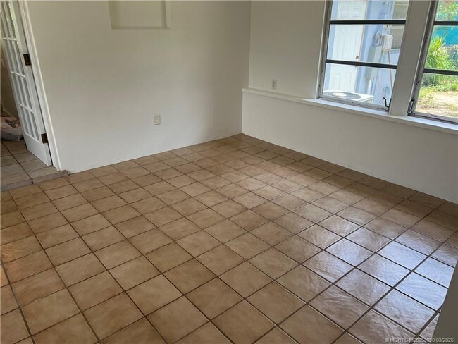 Building Photo - 2172 NE Pelican Terrace