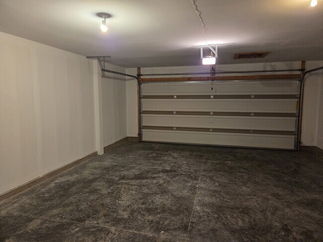 Building Photo - 9509 W Gert St