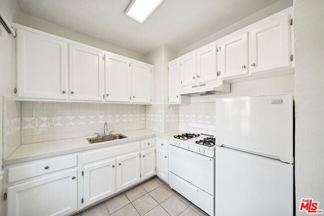 Building Photo - 1267 Vin Scully Ave