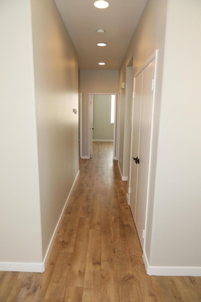 Building Photo - 1559 Ave H4