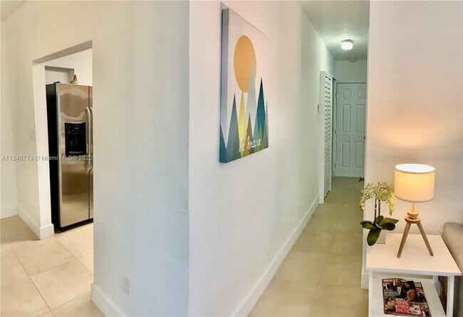 Building Photo - 2724 SW 34th Ct