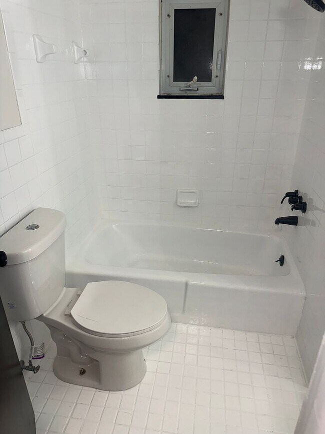 Building Photo - 803 7th St