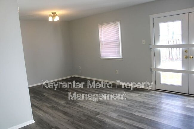 Building Photo - 12526 Woodstock Dr E