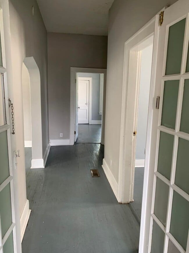 Building Photo - 504 Adams Ave