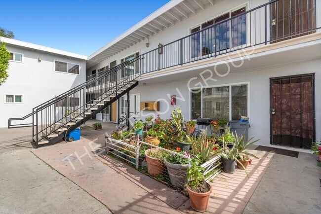 Building Photo - 1230 E Borchard Ave