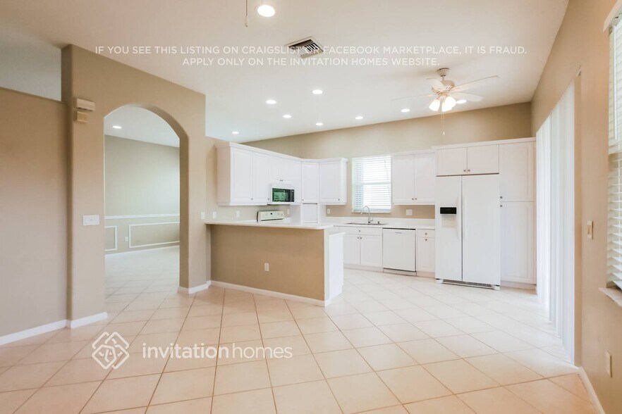 Building Photo - 5213 SW 158th Ave