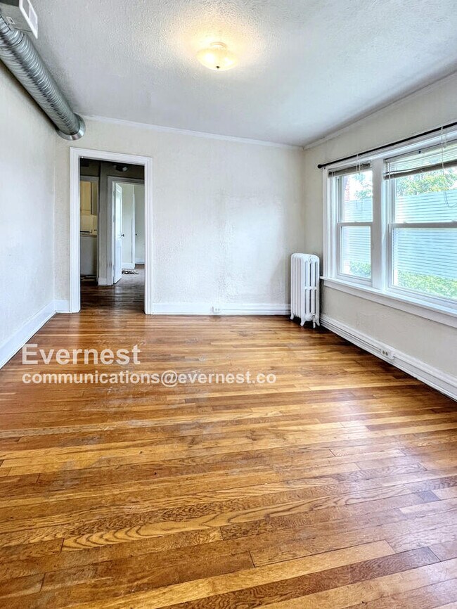 Building Photo - 2807 Gillham Rd