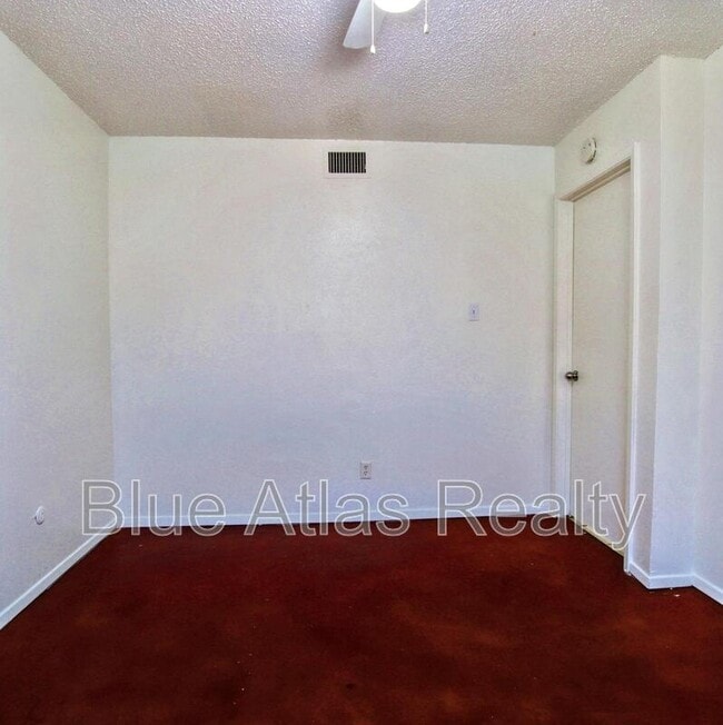 Building Photo - 4816 Wellesley Ave