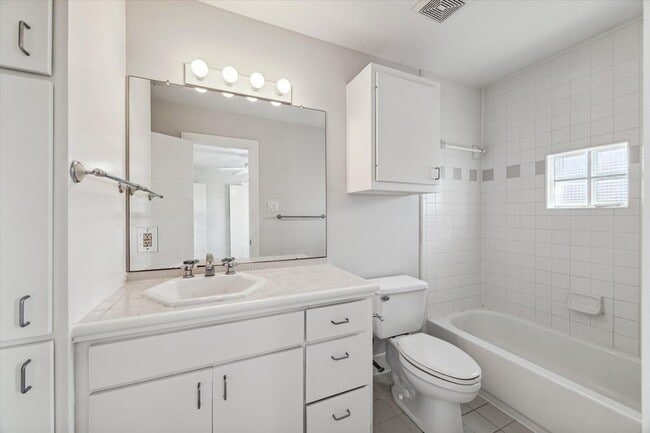 Building Photo - 9710 Riddlewood Ln