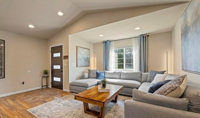 Building Photo - Beautiful 4 Bedroom in Loveland