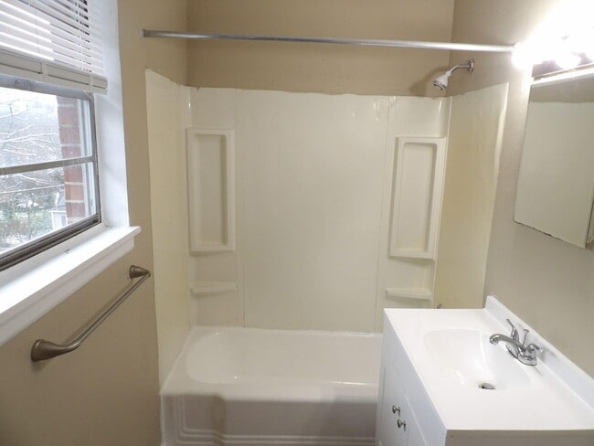 Building Photo - 720 Woodland Ave