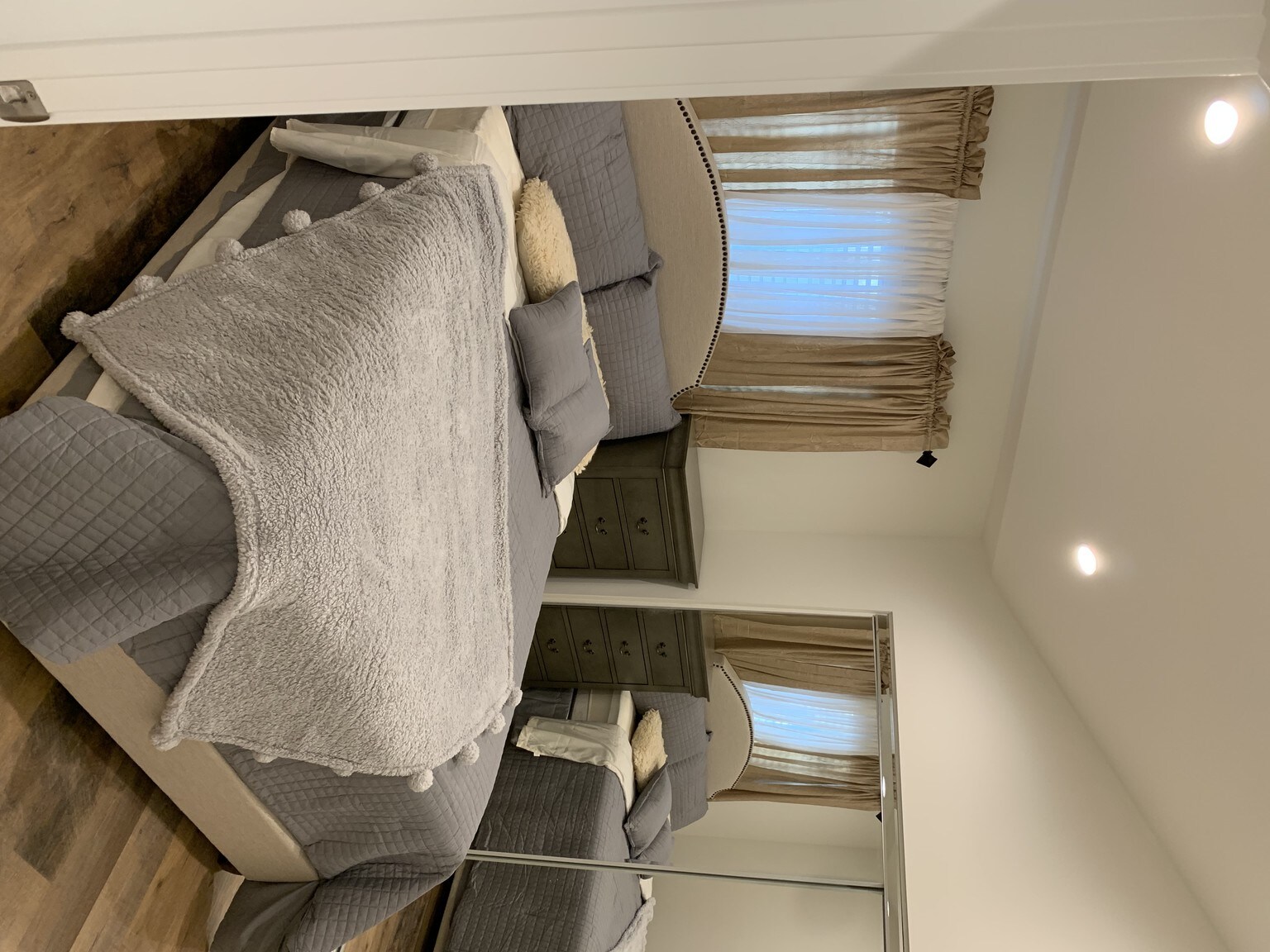 Building Photo - 11313 Delano St