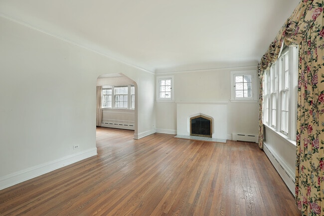 Building Photo - 651 Brier St